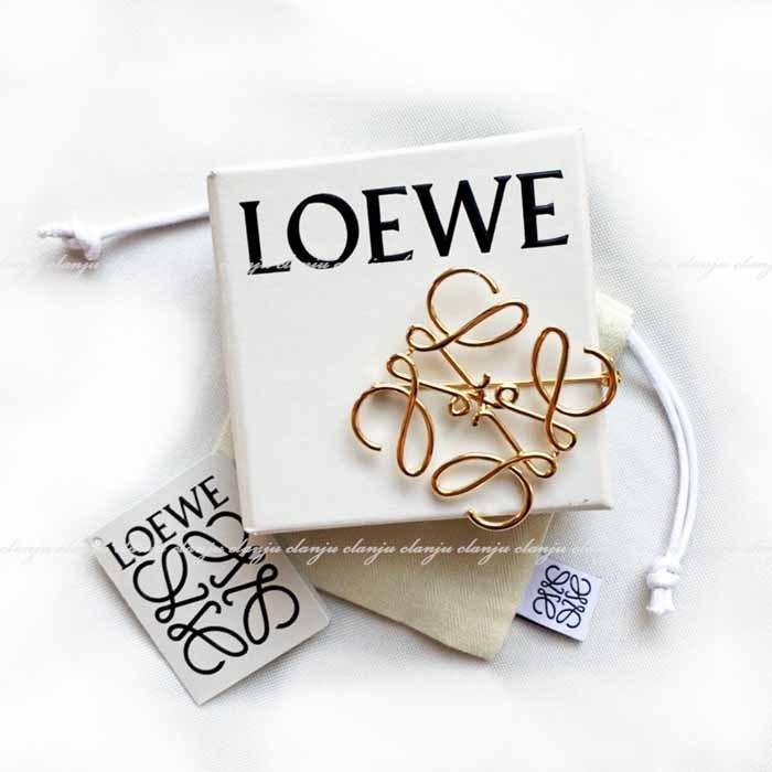 LOEWE / Anagram brooch